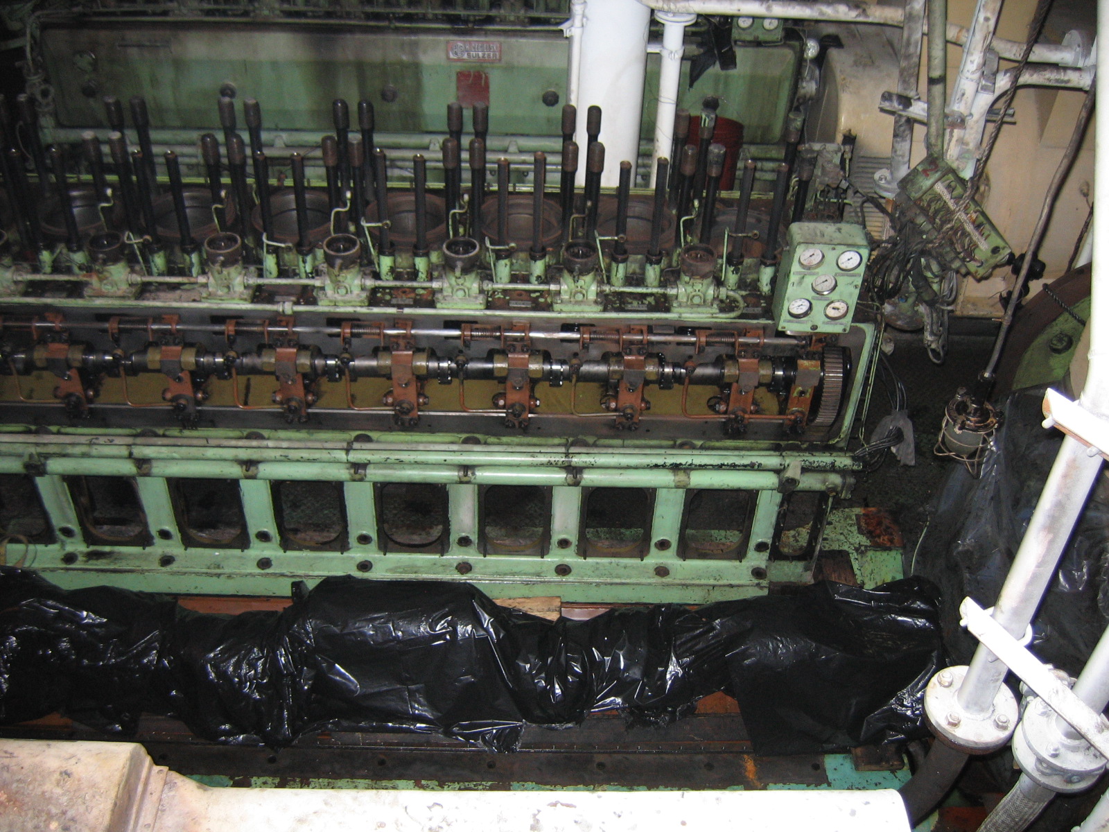 Crankshaft renewal Sulzer 8AL25-30 diesel engine